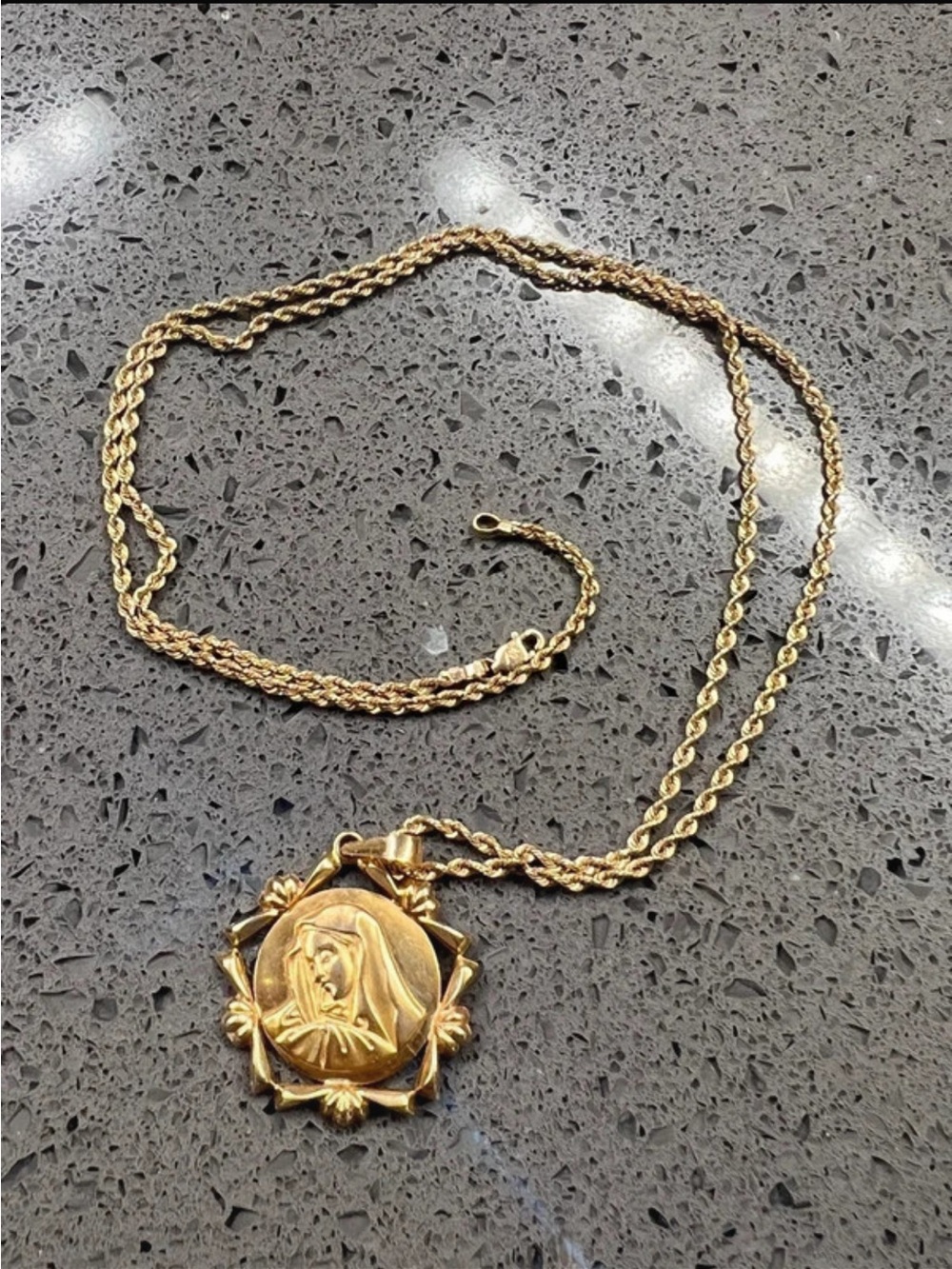18 KGold Virgin Mary  Medallion Pendant Necklace with Gokd 14K rope chain
